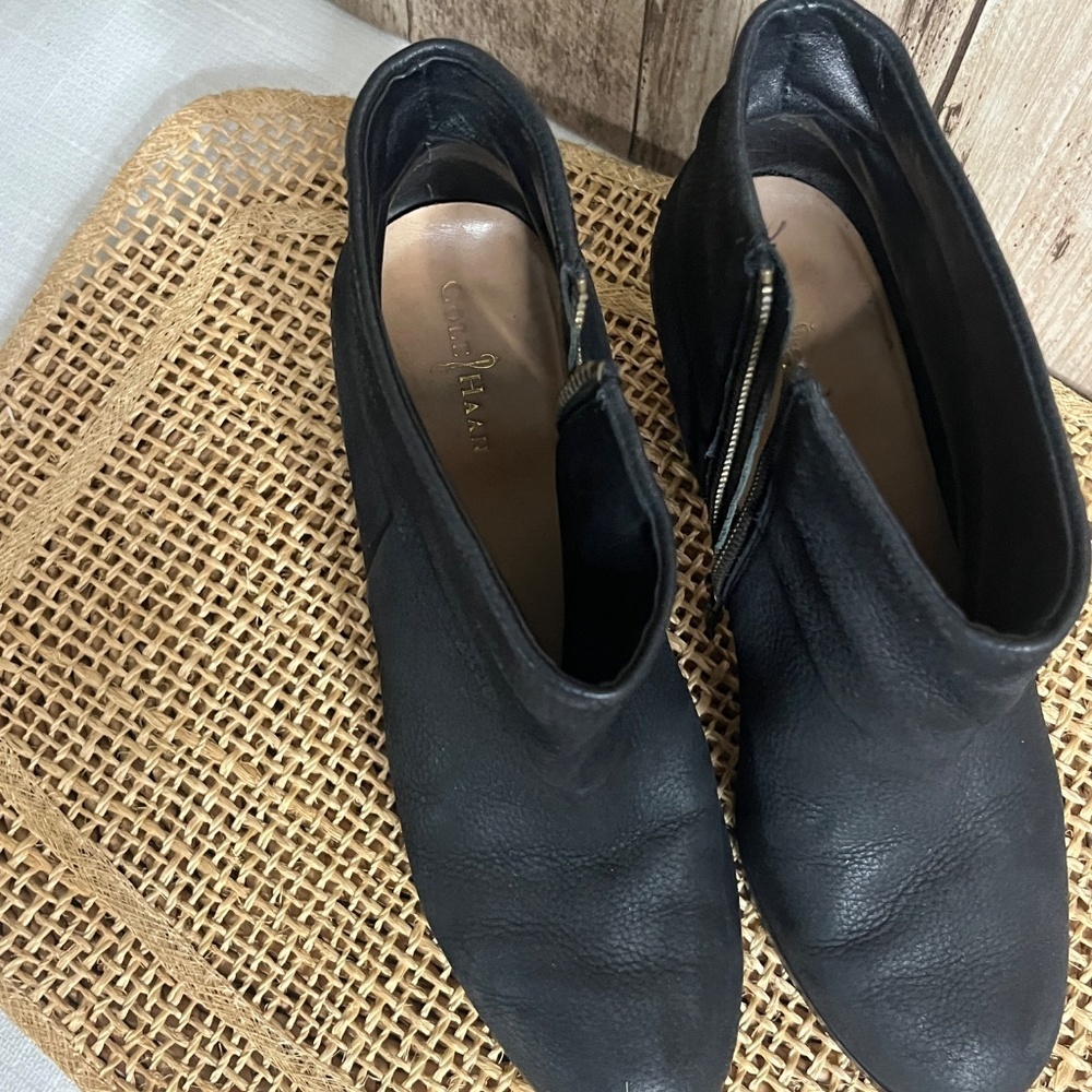 Cole Haan Black Leather Ankle Boots Size 8.5 Block Heel Zip Booties - Picture 2 of 3